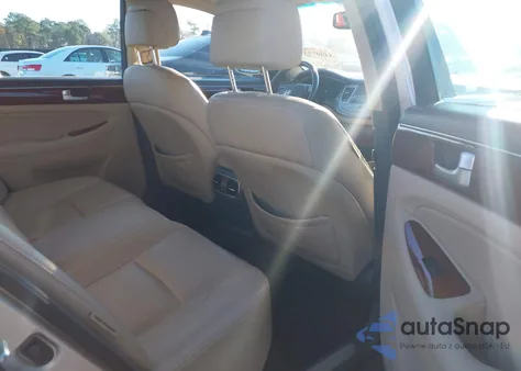 2012 Hyundai Genesis 3.8 z USA, uszkodzony, nr VIN KMHGC4DD3CU178259